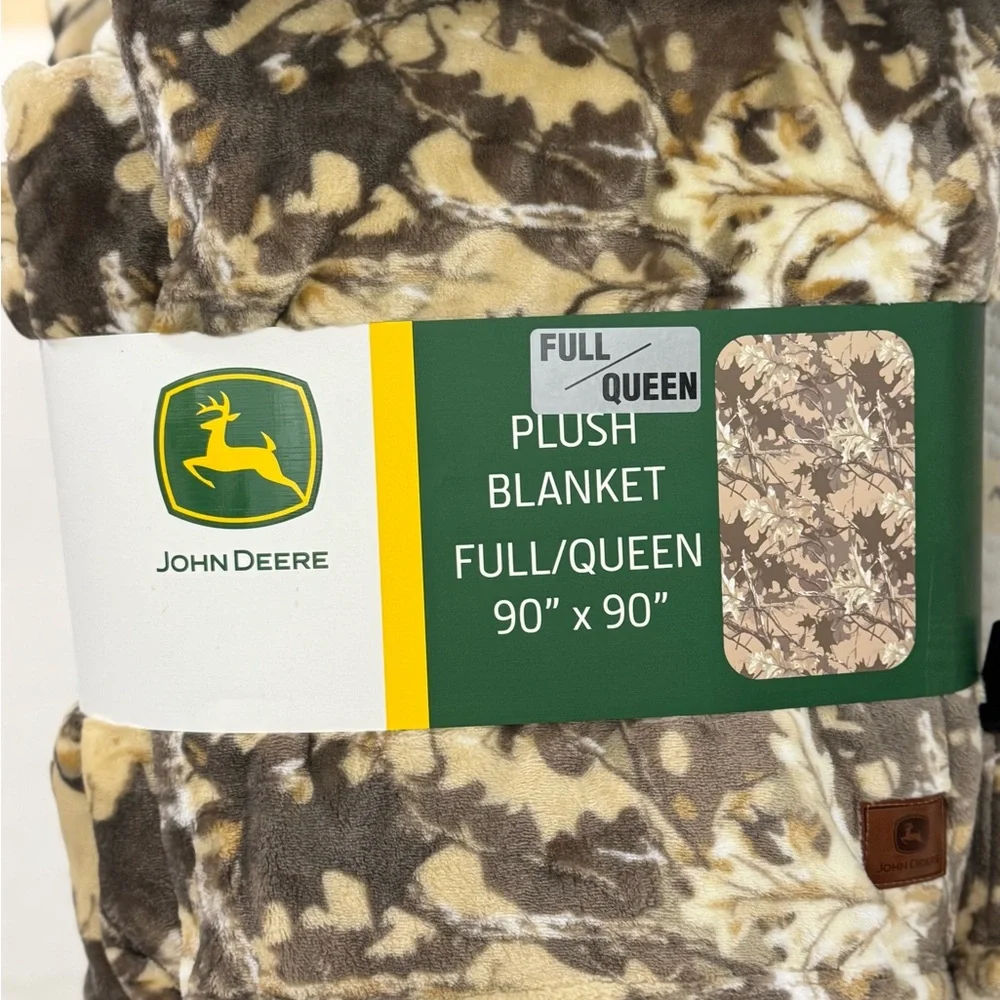 John Deere Camouflage Plush Blanket - Picture 1 of 2